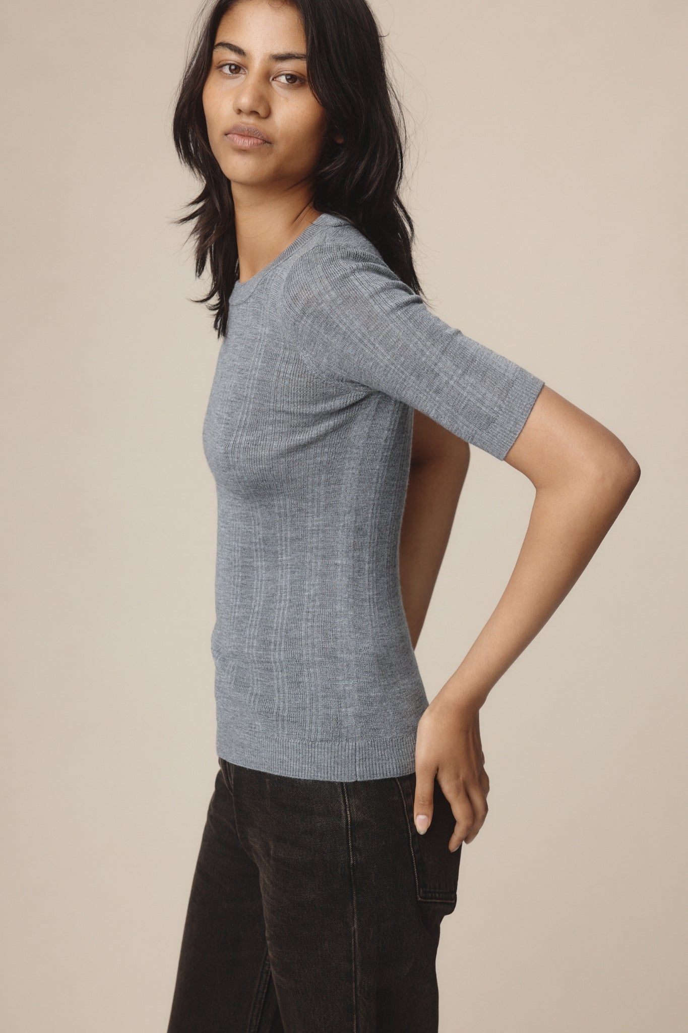 26SS LAYLA TEE - SOFT CHARCOAL