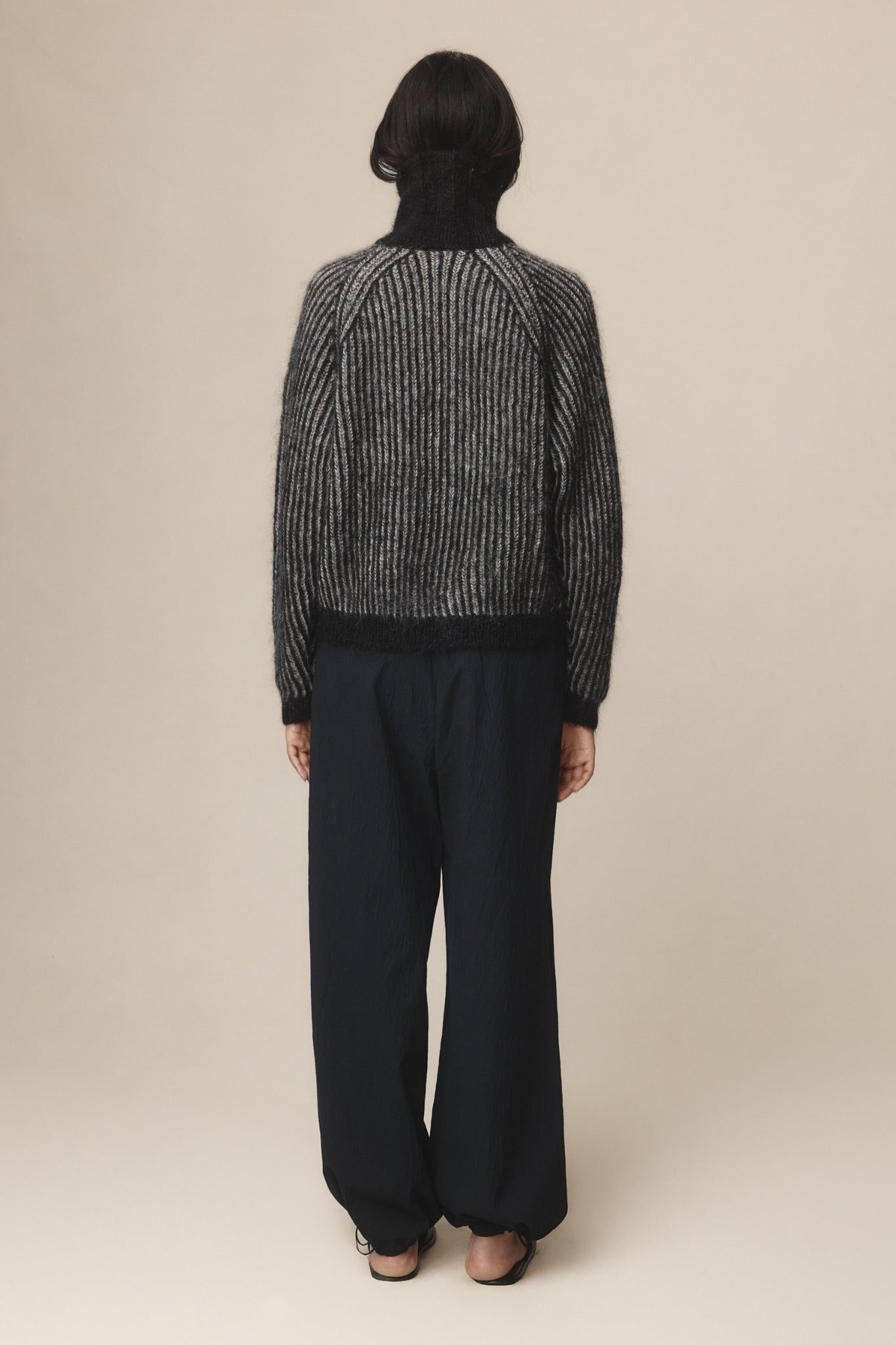 26SS OSCAR ZIP UP - BLACK / GREIGE