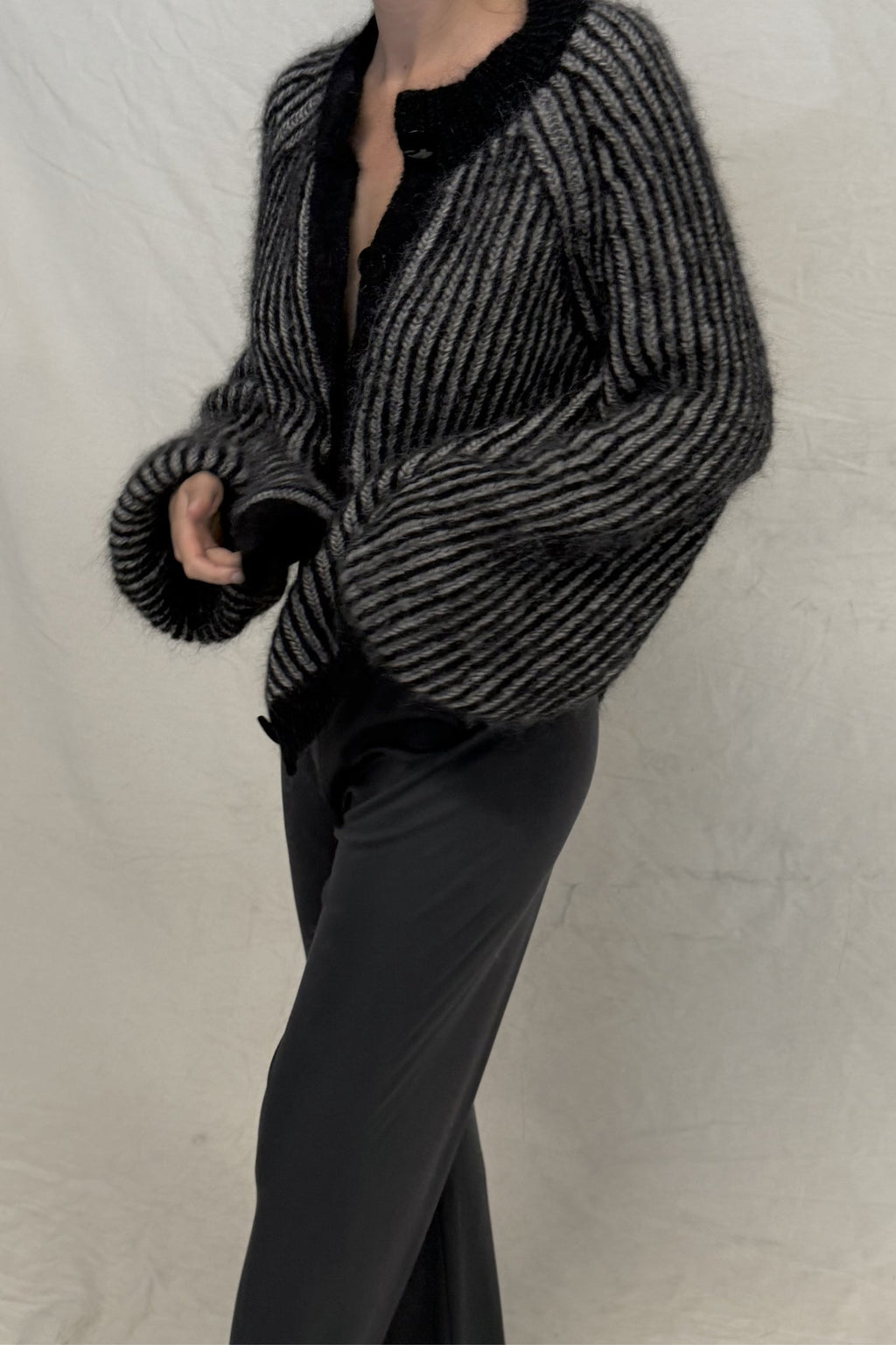 26SS JASPER CARDIGAN - BLACK / GREIGE