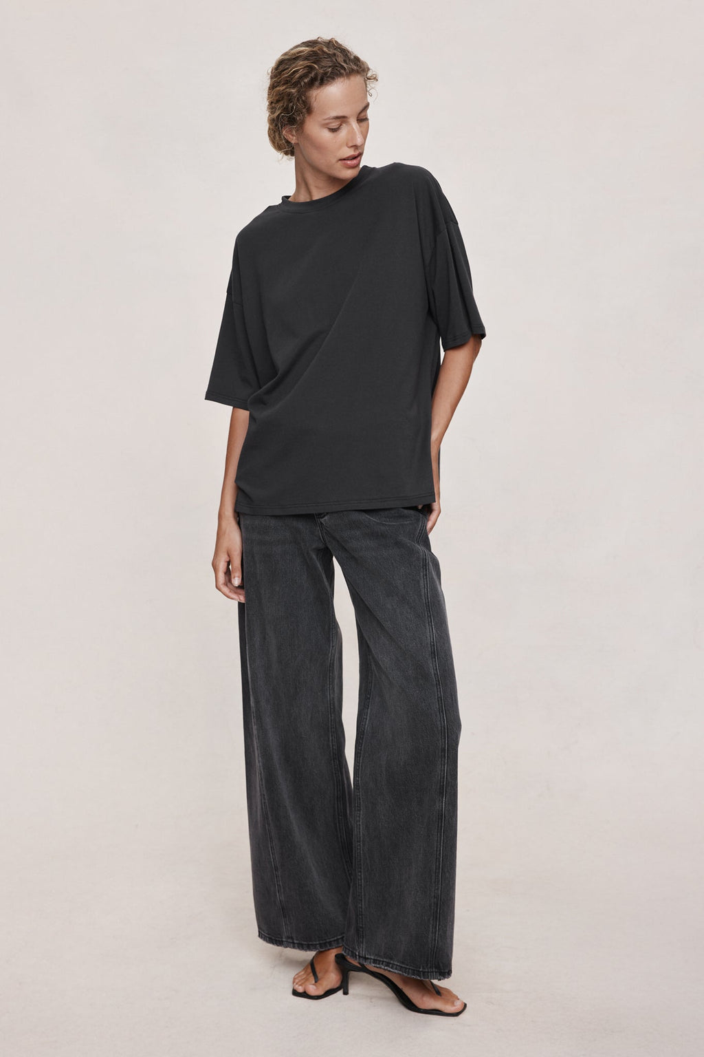 26SS HELE TEE - BLACK