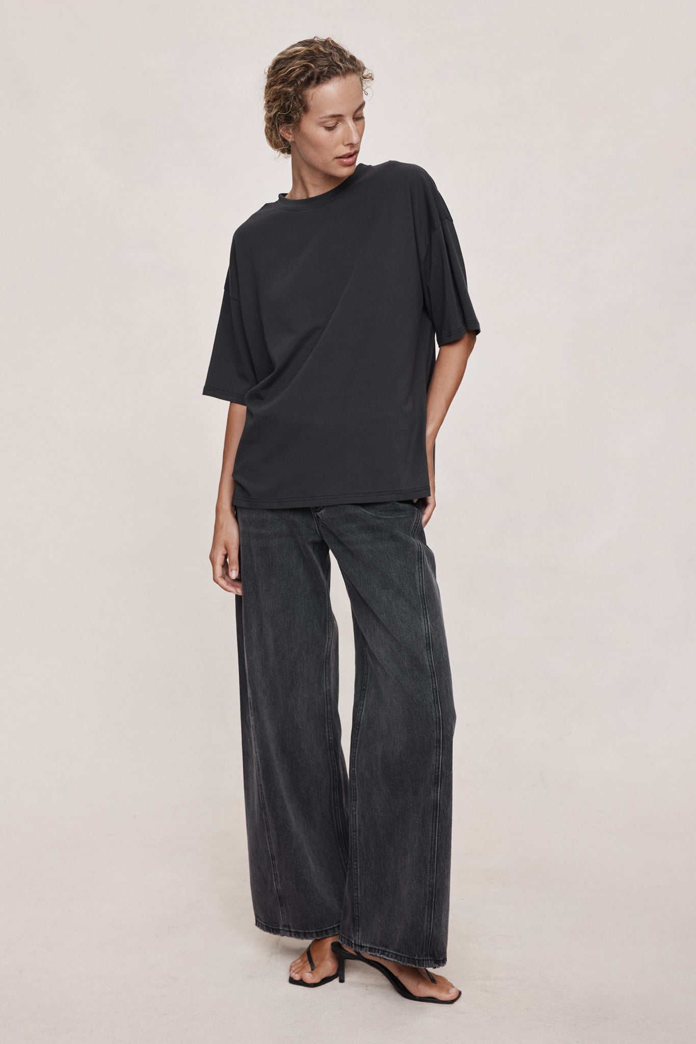 26SS HELE TEE - BLACK