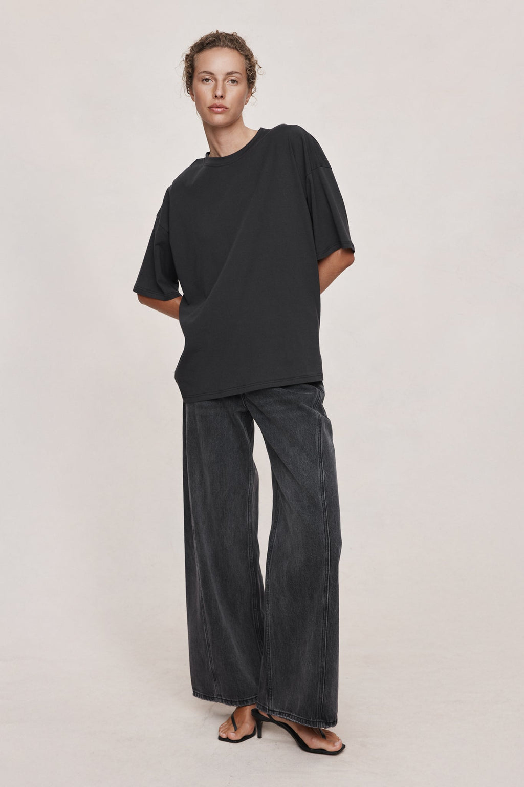 26SS HELE TEE - BLACK