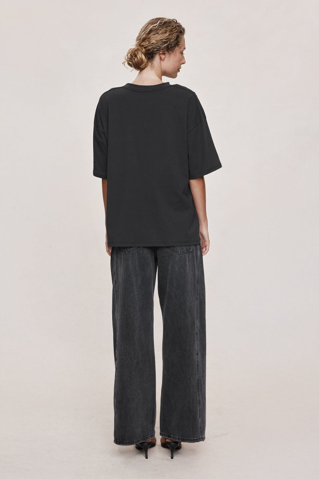 26SS HELE TEE - BLACK