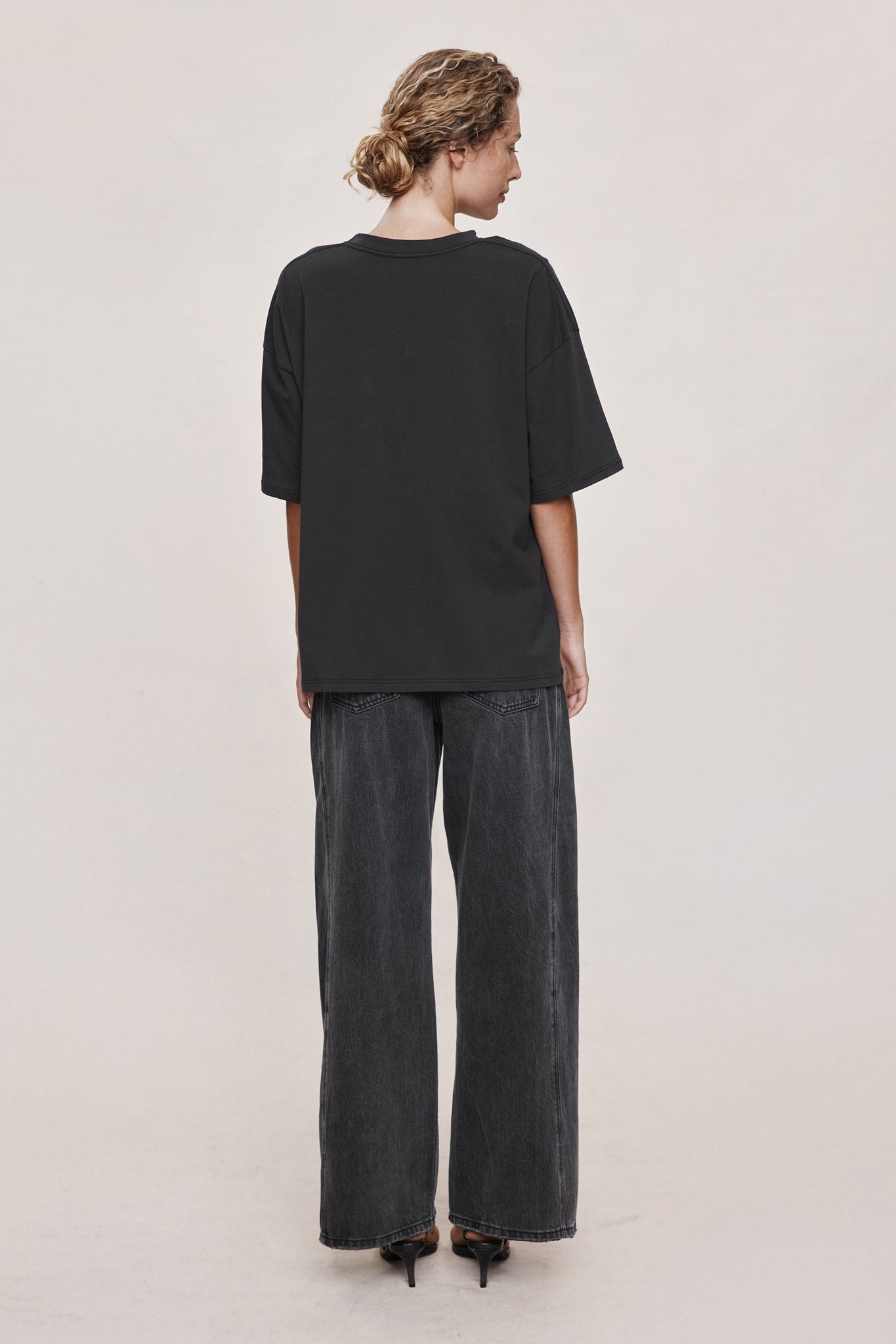 26SS HELE TEE - BLACK