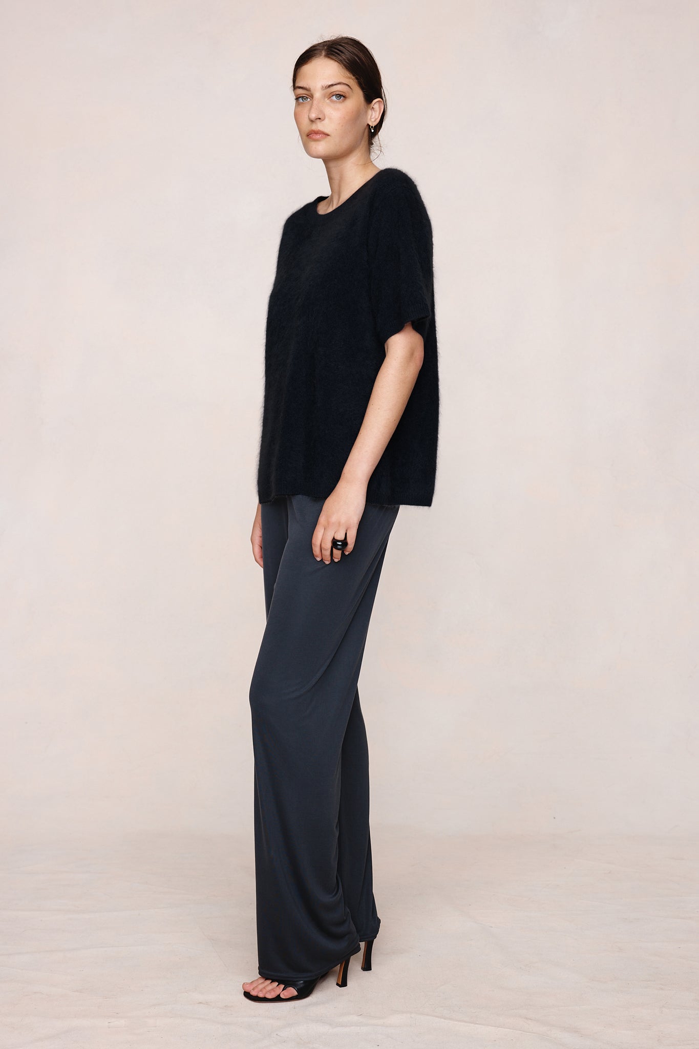 26SS HERA TOP - BLACK