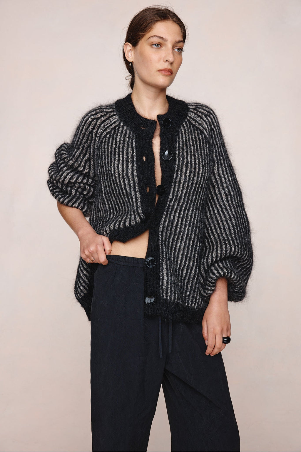 26SS JASPER CARDIGAN - BLACK / GREIGE