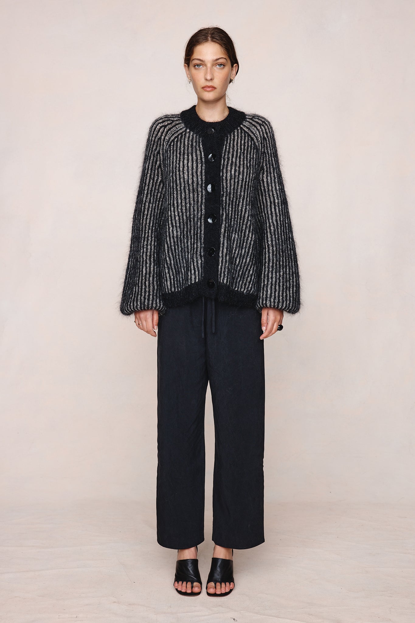 26SS JASPER CARDIGAN - BLACK / GREIGE