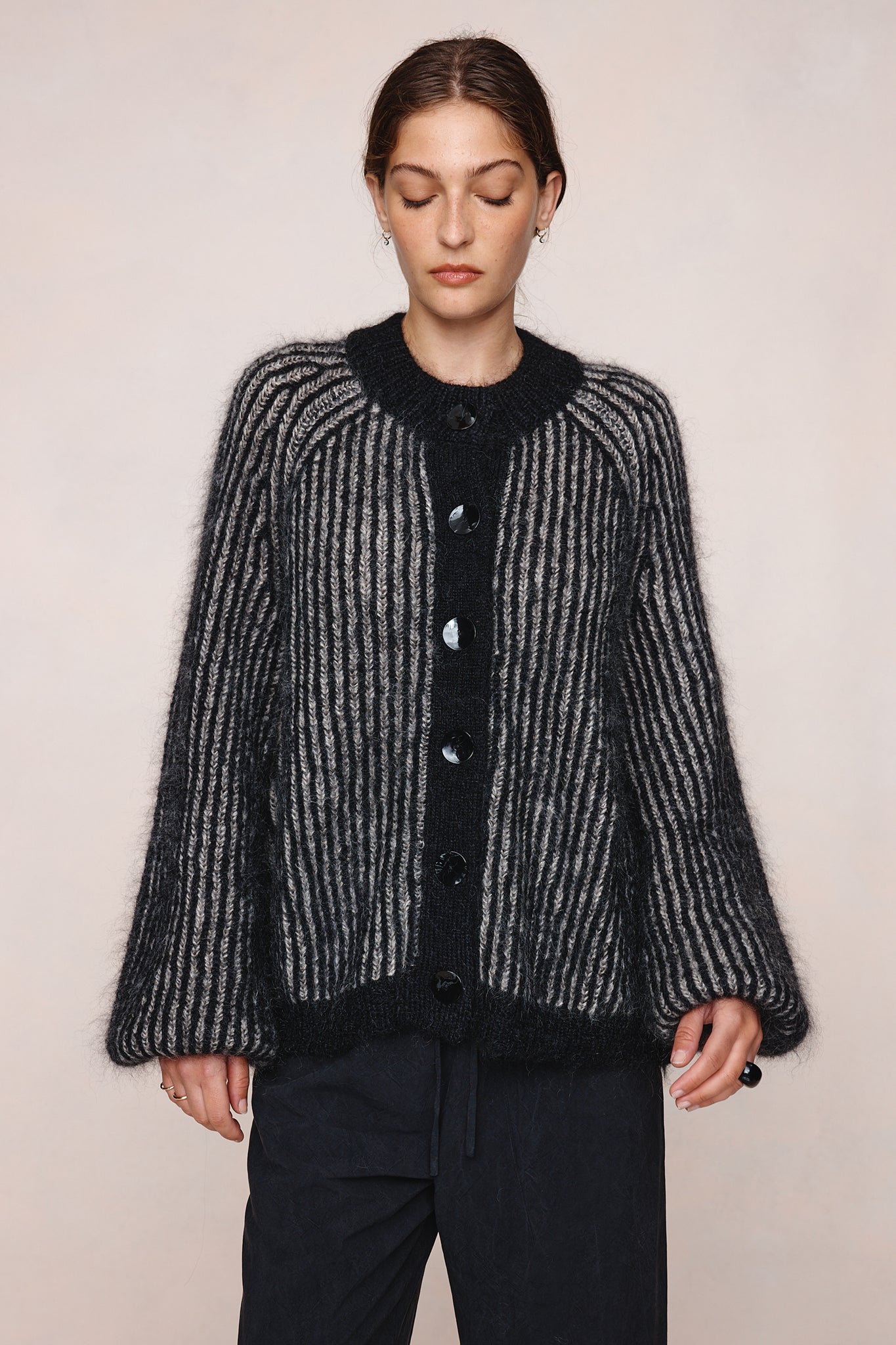 26SS JASPER CARDIGAN - BLACK / GREIGE