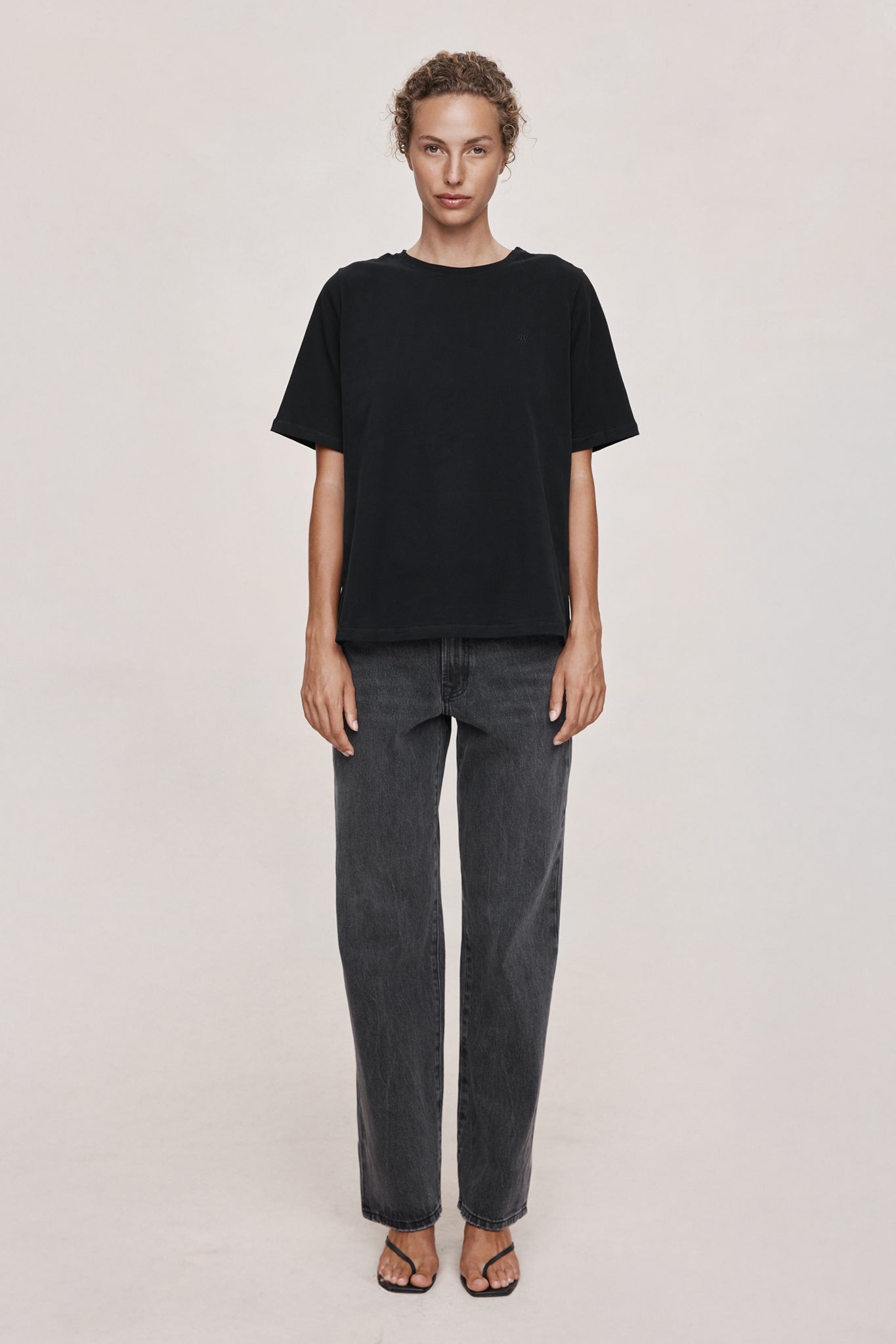 26SS KENNA TEE. - BLACK