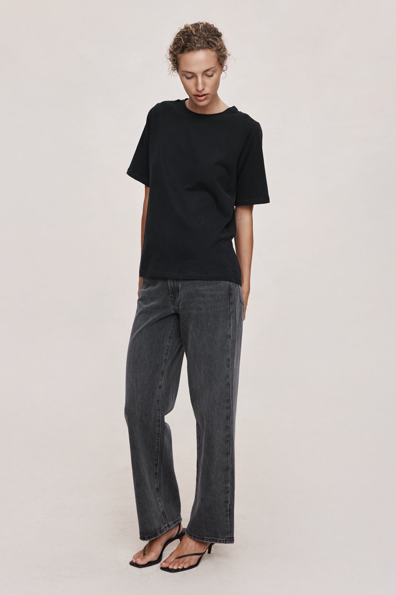 26SS KENNA TEE. - BLACK