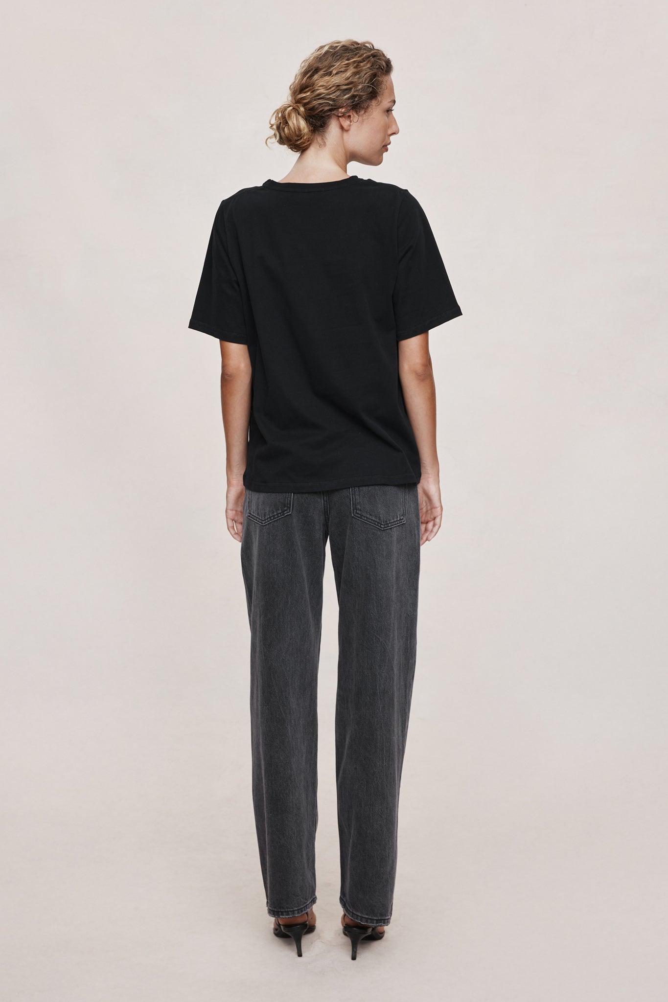 26SS KENNA TEE. - BLACK